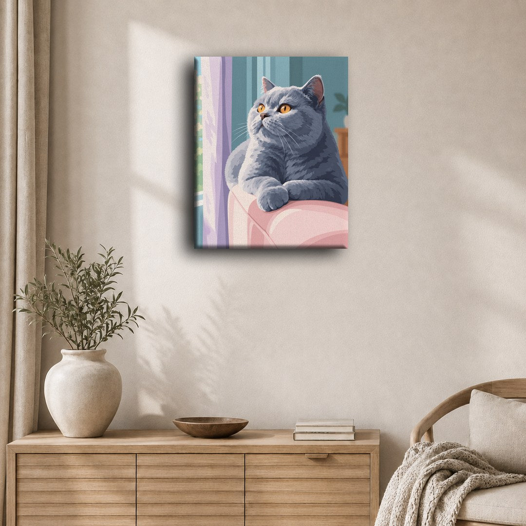Nieuwsgierige grijze kat